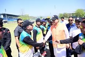 Uttaranchal प्रेस क्लब टूर्नामेंट की शुरुआत, सीएम धामी ने क्रिकेट खेलकर बढ़ाया उत्साह Uttaranchal प्रेस क्लब टूर्नामेंट की शुरुआत, सीएम धामी ने क्रिकेट खेलकर बढ़ाया उत्साह
