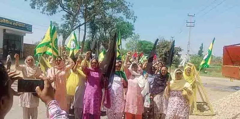 एक साल बाद भी Bhundri गांव में बायो गैस प्लांट के खिलाफ विरोध प्रदर्शन जारी एक साल बाद भी Bhundri गांव में बायो गैस प्लांट के खिलाफ विरोध प्रदर्शन जारी