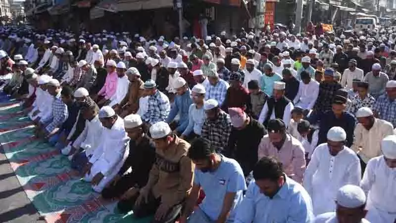 Ludhiana: ईद के जश्न में सामूहिक नमाज़ अदा की गई Ludhiana: ईद के जश्न में सामूहिक नमाज़ अदा की गई