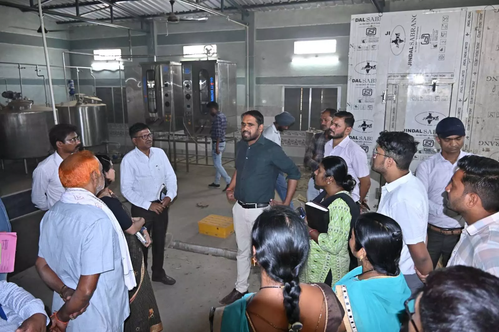 दुग्ध उत्पादकों और महिला समूहों के सहयोग से संचालित होगा केंद्र दुग्ध उत्पादकों और महिला समूहों के सहयोग से संचालित होगा केंद्र