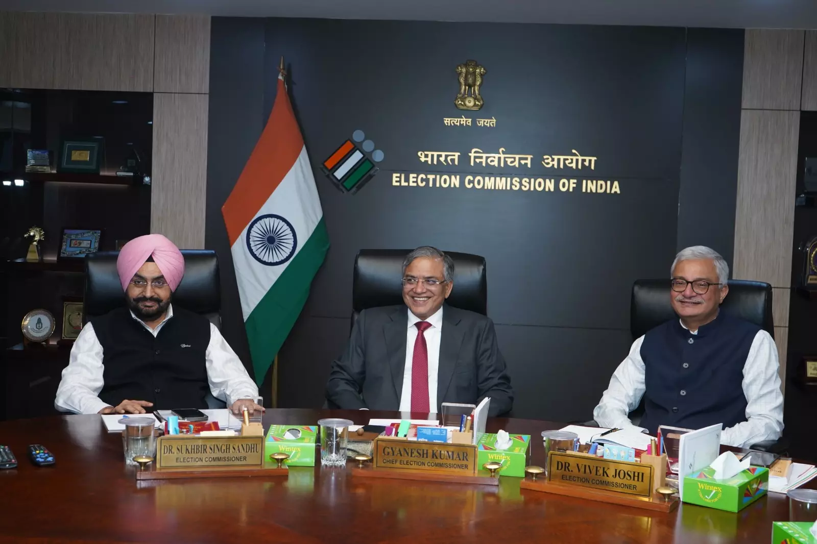 Jaipur: भारत निर्वाचन आयोग का राजनीतिक दलों के साथ सबसे बड़ा संपर्क अभियान Jaipur: भारत निर्वाचन आयोग का राजनीतिक दलों के साथ सबसे बड़ा संपर्क अभियान