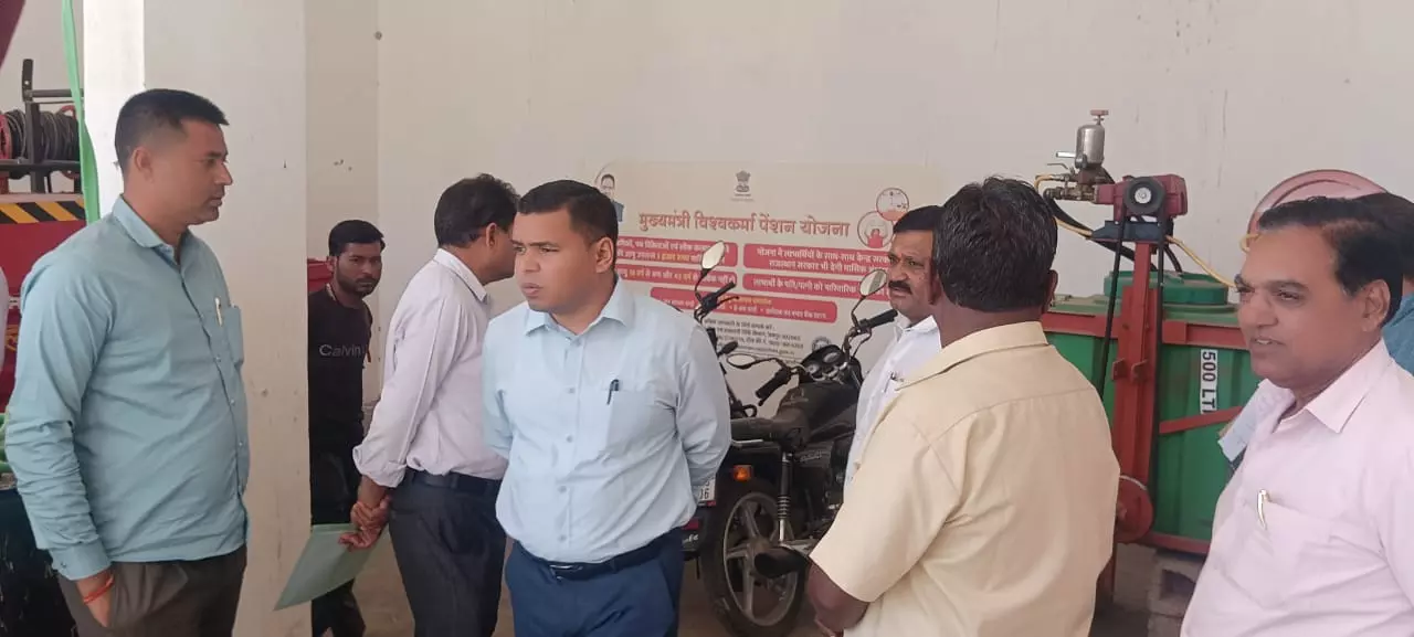 Churu: जिला कलेक्टर अभिषेक सुराणा ने छापर एवं बीदासर नगर पालिका का किया निरीक्षण Churu: जिला कलेक्टर अभिषेक सुराणा ने छापर एवं बीदासर नगर पालिका का किया निरीक्षण