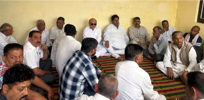 Jammu: कांग्रेस नेताओं ने शहीद जगवीर चौधरी के परिवार से मुलाकात की Jammu: कांग्रेस नेताओं ने शहीद जगवीर चौधरी के परिवार से मुलाकात की