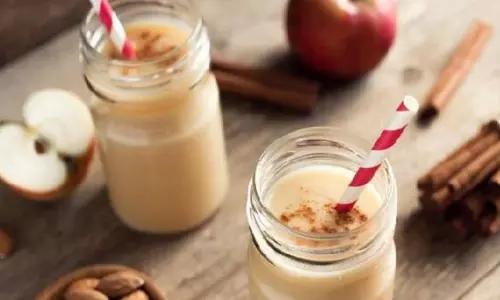 Apple Shake:  आप दिनभर रहना चाहते हैं एनर्जेटिक, तो इस हेल्दी ड्रिंक से करें दिन की शुरुआत