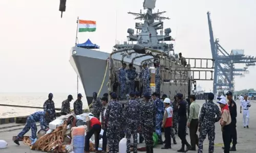 भारतीय नौसेना के जहाज राहत सहायता के साथ Yangon पहुंचे