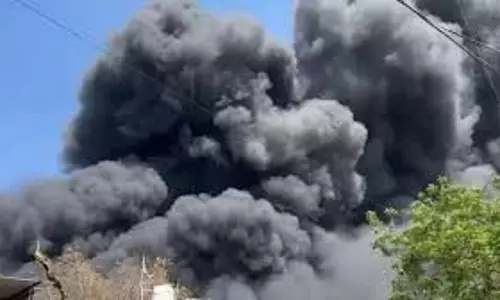 Greater Noida: कूलर बनाने वाली फैक्ट्री में लगी भीषण आग Greater Noida: कूलर बनाने वाली फैक्ट्री में लगी भीषण आग
