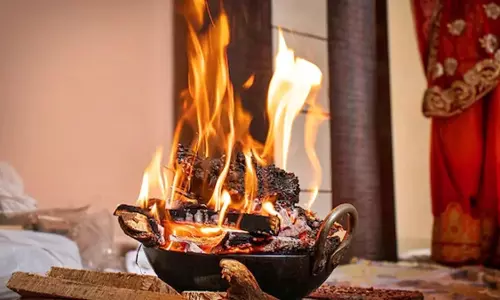 इस नवरात्रि अपने घर को शक्तिशाली हवन से बदलें! इस नवरात्रि अपने घर को शक्तिशाली हवन से बदलें!