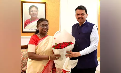 Maharashtra CM ने राजभवन में राष्ट्रपति द्रौपदी मुर्मू से मुलाकात की