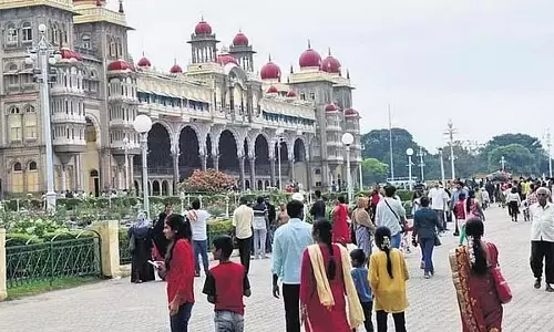 अंतरराष्ट्रीय पर्यटकों की संख्या में भारी गिरावट; पिछले दो महीनों में आगंतुकों की संख्या में कमी अंतरराष्ट्रीय पर्यटकों की संख्या में भारी गिरावट; पिछले दो महीनों में आगंतुकों की संख्या में कमी