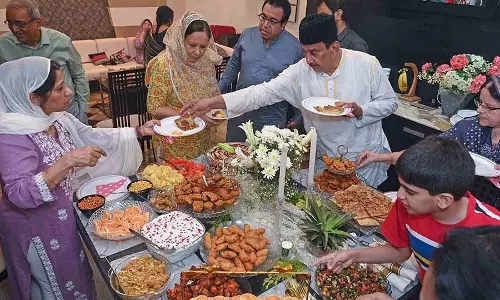 Editorial: सार्वजनिक इफ्तार अब अतीत की बात हो गई