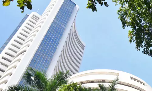 Stock Market : अमेरिकी टैरिफ से शेयर बाजार में भारी गिरावट