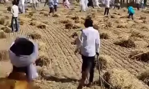 Haryana : नूंह में झड़प से ईद का जश्न फीका, पांच घायल Haryana : नूंह में झड़प से ईद का जश्न फीका, पांच घायल