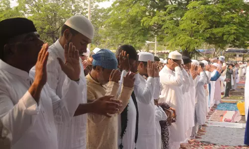 Hyderabad में ईद-उल-फितर का त्यौहार पारंपरिक उत्साह के साथ मनाया गया Hyderabad में ईद-उल-फितर का त्यौहार पारंपरिक उत्साह के साथ मनाया गया
