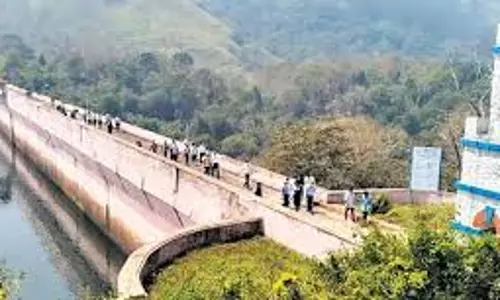 Kerala : नेदुम्पल्ली बांध के संदर्भ में हंगामा किसानों ने मुल्लापेरियार लिंक पर ‘एम्पुरान’ में कटौती की मांग की Kerala : नेदुम्पल्ली बांध के संदर्भ में हंगामा किसानों ने मुल्लापेरियार लिंक पर ‘एम्पुरान’ में कटौती की मांग की
