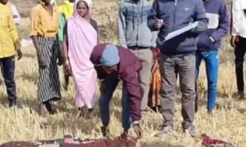 MP Umaria : थ्रेसर में फंसी महिला मजदूर की मौत, हाथ कटकर हुआ अलग MP Umaria : थ्रेसर में फंसी महिला मजदूर की मौत, हाथ कटकर हुआ अलग