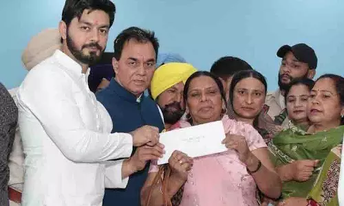 सांसद और MLA ने 2 हजार लोगों को मकान मरम्मत के लिए 2 करोड़ रुपये वितरित किए