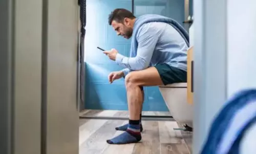 Health : टॉयलेट में रील्स देखने वाले सावधान Health : टॉयलेट में रील्स देखने वाले सावधान