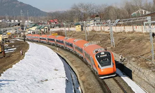 Kashmir : पहली वंदे भारत ट्रेन का उद्घाटन 19 अप्रैल को होगा
