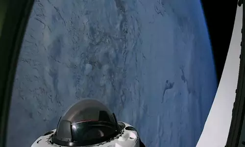 Elon Musk ने स्पेसएक्स के ऐतिहासिक फ्रैम2 मिशन से पृथ्वी के ध्रुवों की तस्वीरें साझा कीं