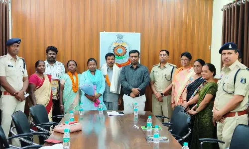 प्रधान आरक्षक राजेंद्र बेक को पुलिस कार्यालय में दी गई ससम्मान विदाई