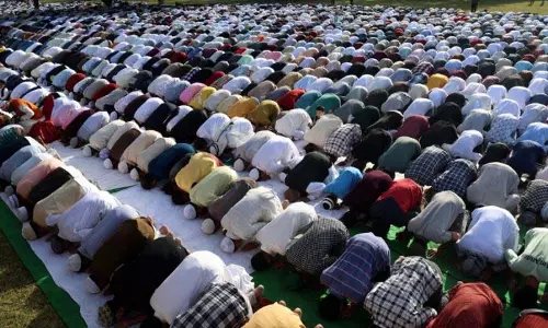 Jammu में ईद-उल-फितर का त्यौहार धार्मिक उत्साह और उल्लास के साथ मनाया गया Jammu में ईद-उल-फितर का त्यौहार धार्मिक उत्साह और उल्लास के साथ मनाया गया