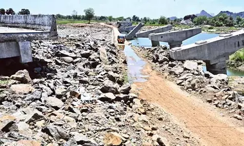 Telangana: 16 करोड़ की लागत से बनाया गया पुल पिछले साल भारी बारिश में बह गया