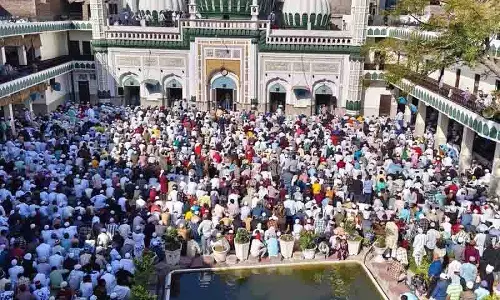 Amritsar में ईद-उल-फितर का त्यौहार धार्मिक उत्साह के साथ मनाया गया Amritsar में ईद-उल-फितर का त्यौहार धार्मिक उत्साह के साथ मनाया गया
