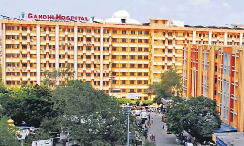 Gandhi Hospital में खराब बुनियादी ढांचे के कारण मरीजों को परेशानी हो रही Gandhi Hospital में खराब बुनियादी ढांचे के कारण मरीजों को परेशानी हो रही