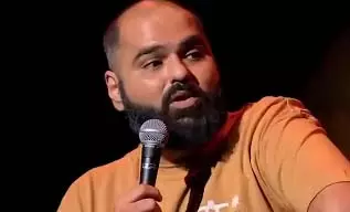 कॉमेडियन कुणाल कामरा को एक और समन, तीन दिन के अंदर पेश होने कहा गया कॉमेडियन कुणाल कामरा को एक और समन, तीन दिन के अंदर पेश होने कहा गया