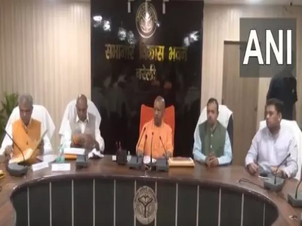 CM Yogi ने बरेली में अधिकारियों के साथ मंडलीय समीक्षा बैठक की CM Yogi ने बरेली में अधिकारियों के साथ मंडलीय समीक्षा बैठक की