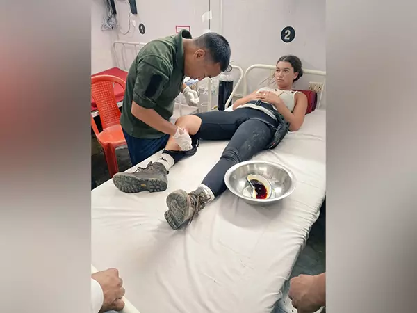 Meghalaya: इजरायली पर्यटक ने समय पर चिकित्सा सहायता के लिए बीएसएफ को धन्यवाद दिया Meghalaya: इजरायली पर्यटक ने समय पर चिकित्सा सहायता के लिए बीएसएफ को धन्यवाद दिया
