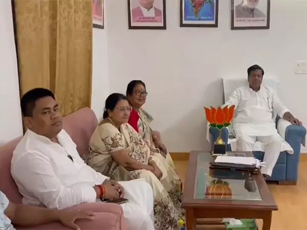 केंद्रीय मंत्री सुकांत मजूमदार ने West Bengal के विधायकों से बातचीत की केंद्रीय मंत्री सुकांत मजूमदार ने West Bengal के विधायकों से बातचीत की