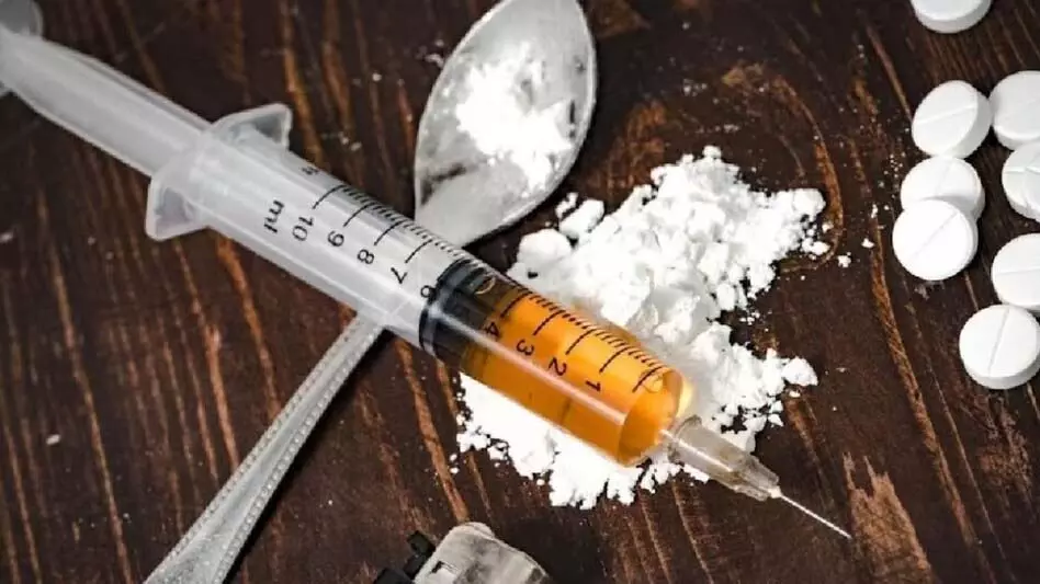 UP : नशाखोरी से देह व्यापार तक, बढ़ता काला कारोबार UP : नशाखोरी से देह व्यापार तक, बढ़ता काला कारोबार