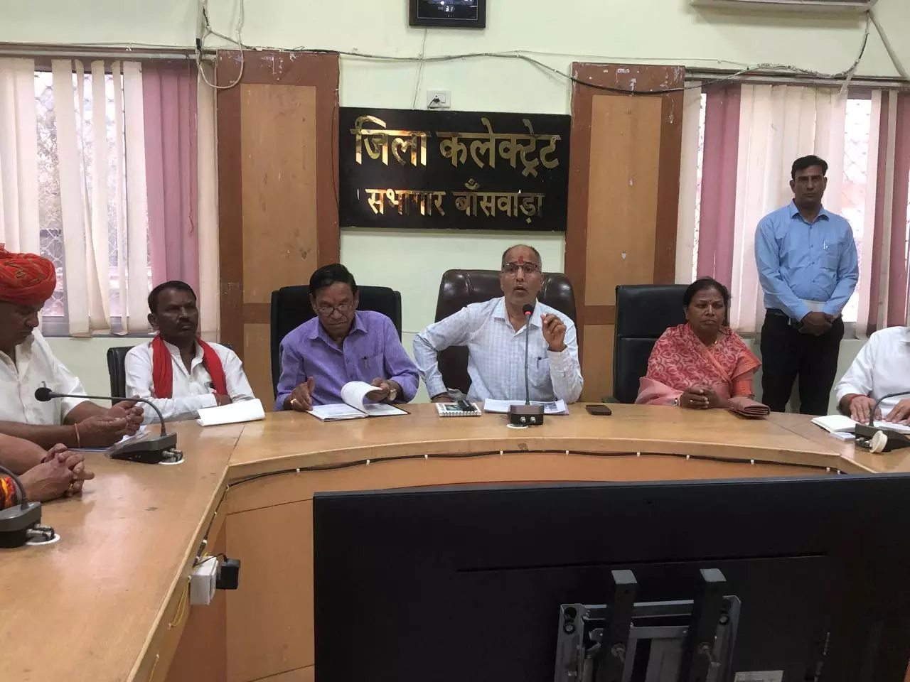 Jaipur: जलदाय मंत्री ने बांसवाडा- डूंगरपुर के पेयजल प्रबन्धों की समीक्षा की Jaipur: जलदाय मंत्री ने बांसवाडा- डूंगरपुर के पेयजल प्रबन्धों की समीक्षा की