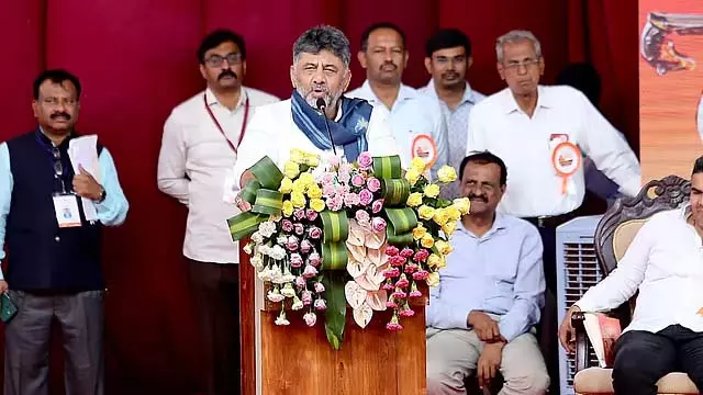 DK शिवकुमार ने केंद्र सरकार से डॉ. शिवकुमार स्वामीजी को भारत रत्न देने का आग्रह किया DK शिवकुमार ने केंद्र सरकार से डॉ. शिवकुमार स्वामीजी को भारत रत्न देने का आग्रह किया