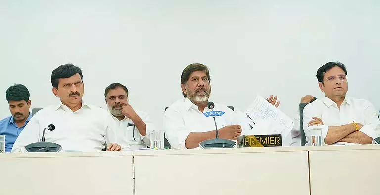 हैदराबाद विश्वविद्यालय की एक इंच भी जमीन नहीं ली गई: Telangana हैदराबाद विश्वविद्यालय की एक इंच भी जमीन नहीं ली गई: Telangana