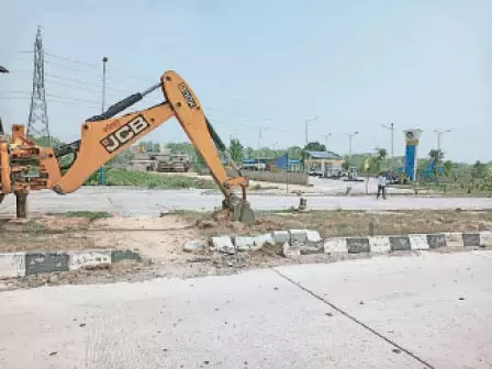 Dausa: जयपुर-आगरा हाईवे पर अवैध कट बनाने वालों के खिलाफ होगी कार्रवाई Dausa: जयपुर-आगरा हाईवे पर अवैध कट बनाने वालों के खिलाफ होगी कार्रवाई