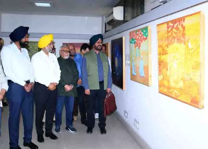 कलात्मक व्याख्या के माध्यम से Guru Nanak की विरासत का जश्न मनाना कलात्मक व्याख्या के माध्यम से Guru Nanak की विरासत का जश्न मनाना