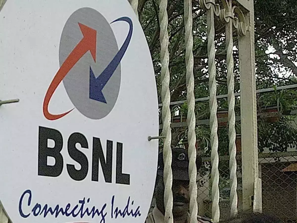 CAG रिपोर्ट: BSNL की लापरवाही से सरकार को करोड़ों का नुकसान CAG रिपोर्ट: BSNL की लापरवाही से सरकार को करोड़ों का नुकसान