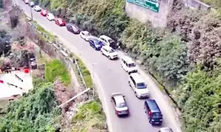 Gudalur में सर्वर की गड़बड़ी से पर्यटकों के लिए ई-पास जारी करने में देरी Gudalur में सर्वर की गड़बड़ी से पर्यटकों के लिए ई-पास जारी करने में देरी