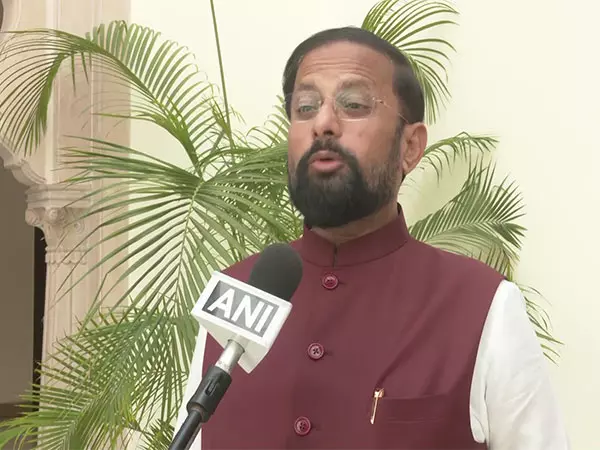 बालासाहेब ठाकरे ने भी वक्फ का विरोध किया था: शिवसेना सांसद Naresh Mhaske बालासाहेब ठाकरे ने भी वक्फ का विरोध किया था: शिवसेना सांसद Naresh Mhaske