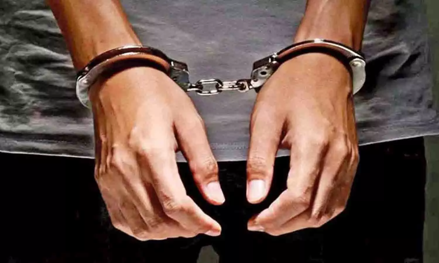CHENNAI: प्रतिद्वंद्वी गिरोह पर पेट्रोल बम फेंकने के आरोप में तीन गिरफ्तार CHENNAI: प्रतिद्वंद्वी गिरोह पर पेट्रोल बम फेंकने के आरोप में तीन गिरफ्तार