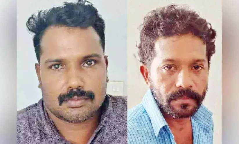 Kerala : शराब की बोतल और चाकू के साथ गिरफ्तार Kerala : शराब की बोतल और चाकू के साथ गिरफ्तार
