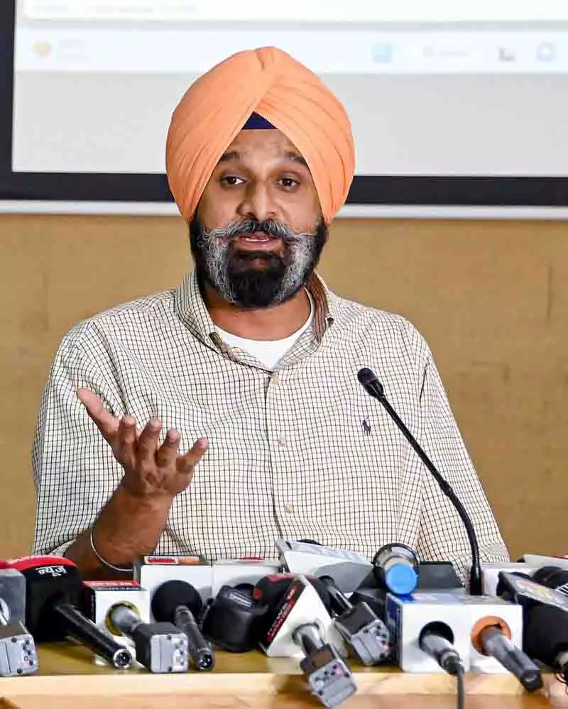 Majithia की सुरक्षा वापस ली गई, अकाली, कांग्रेस ने कदम की आलोचना की Majithia की सुरक्षा वापस ली गई, अकाली, कांग्रेस ने कदम की आलोचना की