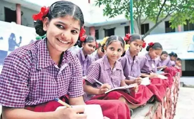 SW स्कूल के प्रिंसिपल ने छात्राओं को थप्पड़ मारा SW स्कूल के प्रिंसिपल ने छात्राओं को थप्पड़ मारा