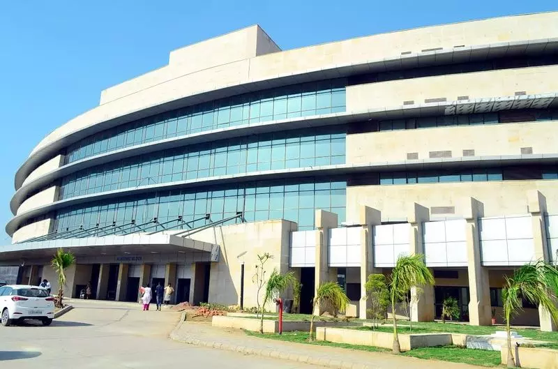 Faridabad: ईएसआईसी मेडिकल कॉलेज एवं अस्पताल की ओर से दो बसें चलाई जाएंगी Faridabad: ईएसआईसी मेडिकल कॉलेज एवं अस्पताल की ओर से दो बसें चलाई जाएंगी