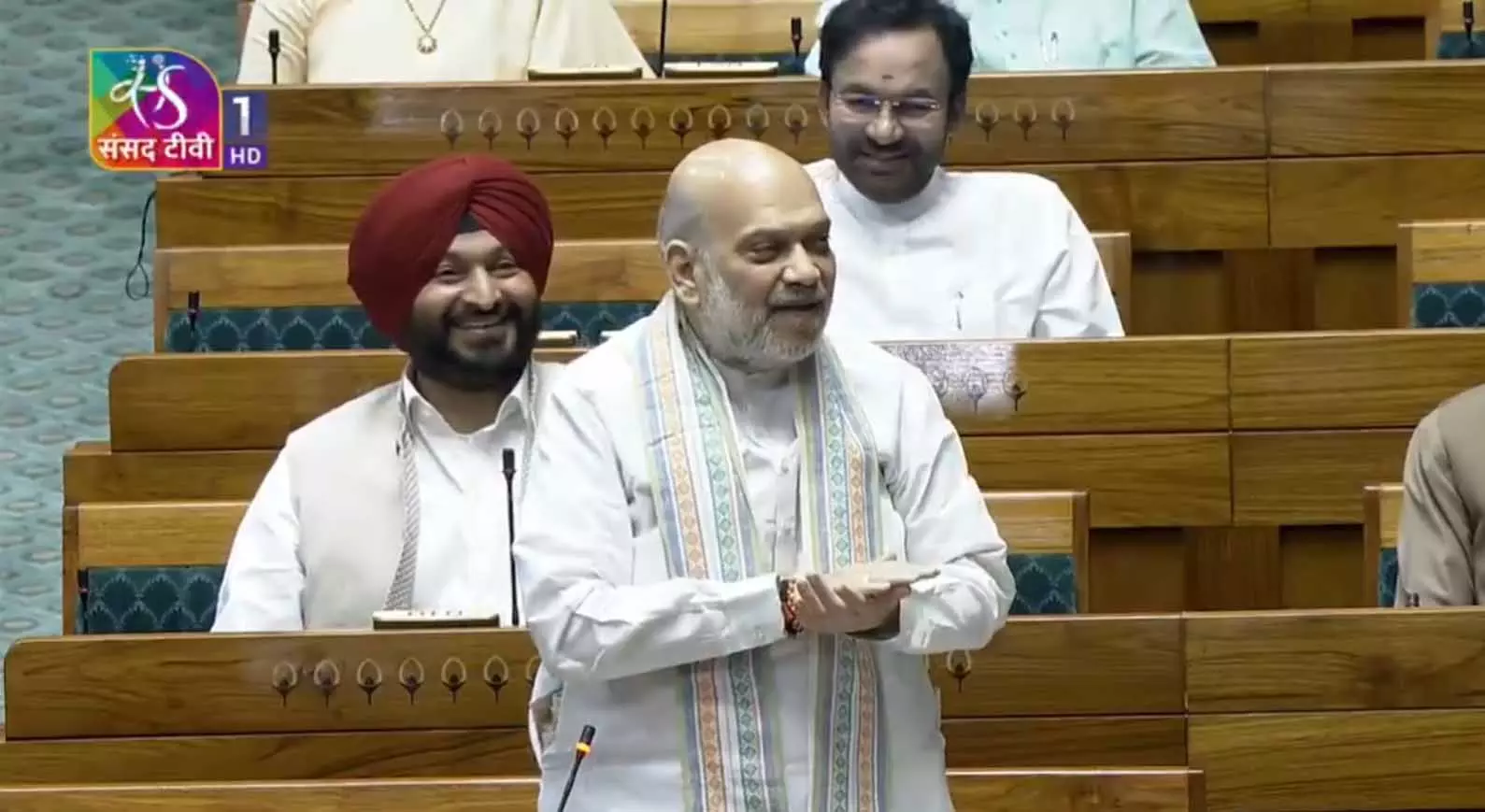 जब अखिलेश यादव को अमित शाह ने दिया करारा जवाब...फिर हाथ जोड़ लिया जब अखिलेश यादव को अमित शाह ने दिया करारा जवाब...फिर हाथ जोड़ लिया