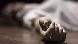 मुंबई के दादर में B.Com तृतीय वर्ष के छात्र ने 14 मंजिला इमारत से कूदकर आत्महत्या कर ली मुंबई के दादर में B.Com तृतीय वर्ष के छात्र ने 14 मंजिला इमारत से कूदकर आत्महत्या कर ली