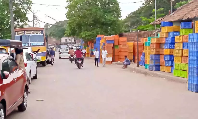 निगरानी कैमरे आ गए; थालास्सेरी समुद्र तट पर कचरा डंपिंग रोकी गई निगरानी कैमरे आ गए; थालास्सेरी समुद्र तट पर कचरा डंपिंग रोकी गई