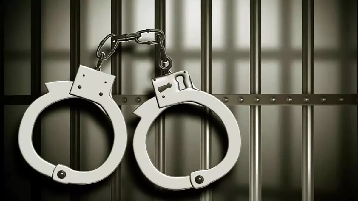 BKC पुलिस ने 50 वर्षीय हीरा व्यापारी को 1.70 करोड़ की धोखाधड़ी के आरोप में गिरफ्तार किया BKC पुलिस ने 50 वर्षीय हीरा व्यापारी को 1.70 करोड़ की धोखाधड़ी के आरोप में गिरफ्तार किया